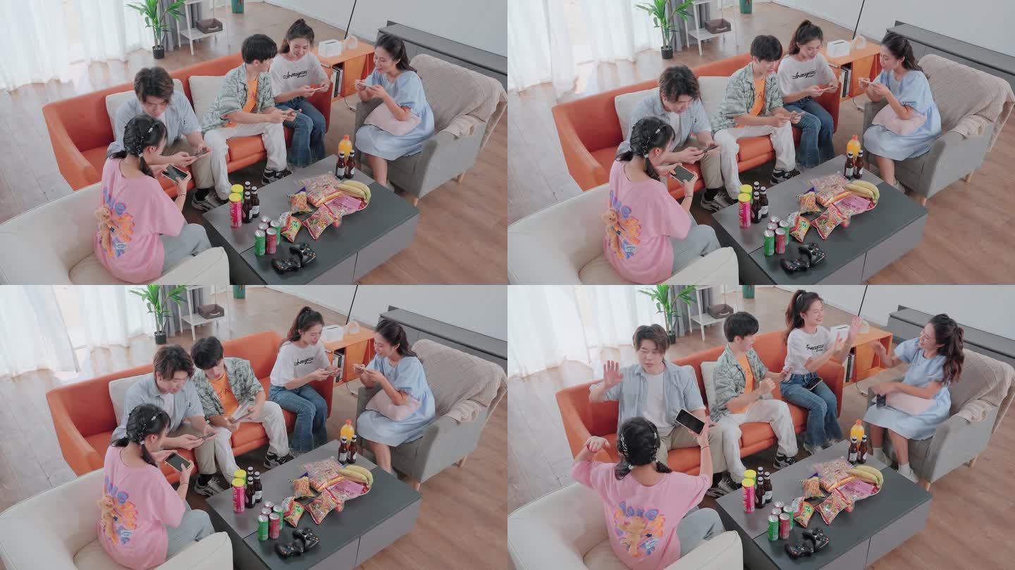 五个人坐在客厅打游戏
