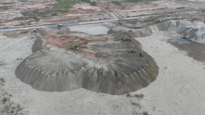 填土造地航拍工地渣土车运输工地延时