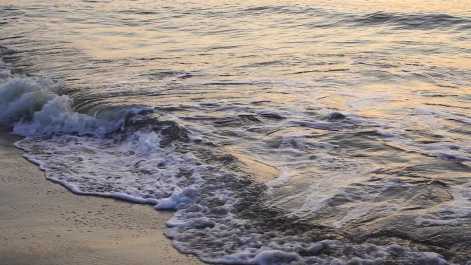 沙滩海水特写潮汐浪花拍打海岸海边涨潮退潮