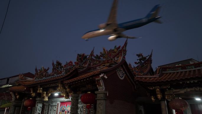 厦门清水宫飞机降落高崎机场夜景