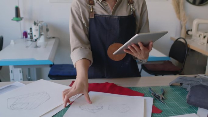 皮革车间老板订购新设计用品