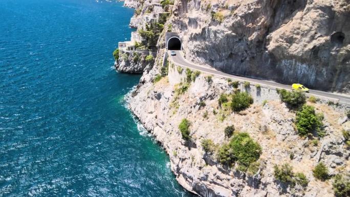 意大利夏季美丽的阿马尔菲海岸令人惊叹的鸟瞰图。无人机的观点