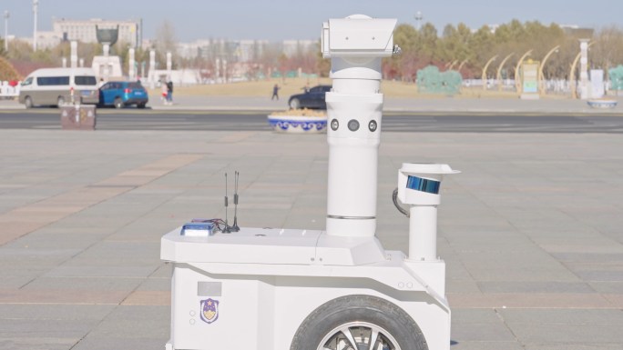 智慧公安  巡逻机器人  警察巡逻