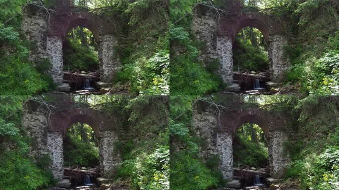 山林里一条小河上的老石拱桥被毁了