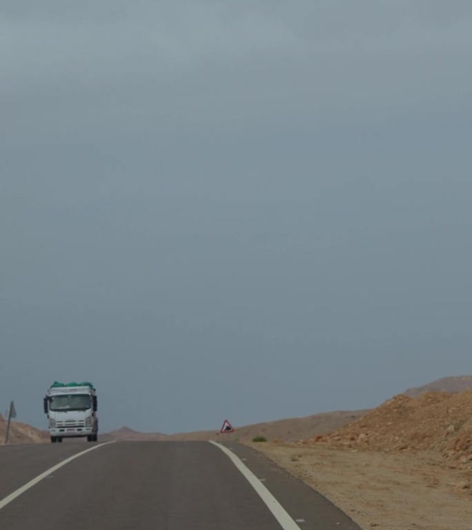 穿越西奈沙漠地区的公路旅行