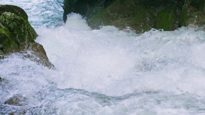 气势磅礴河流奔腾激流浪花澎湃水流