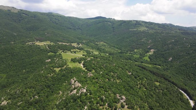 保加利亚斯库姆塞尔古色雷斯人保护区鸟瞰图