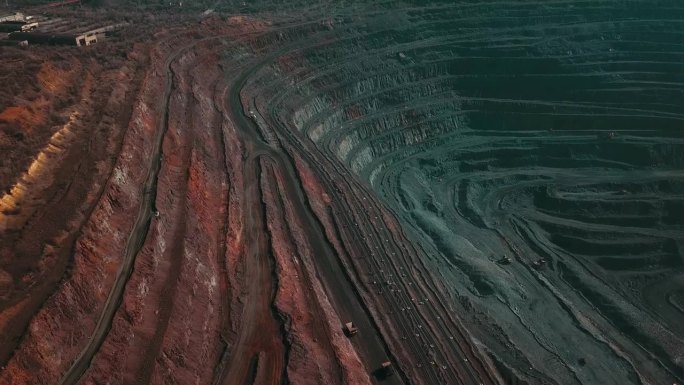 露天采石场的开采主要是露天开采铁矿的开采工作，脱模开采和高空放样开采工作