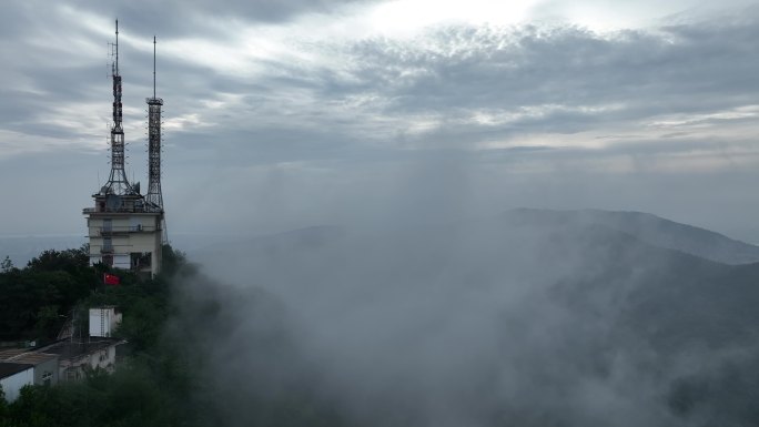 航拍襄阳虎头山电视塔云雾风光自然风景