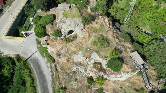 俯瞰三顺道Tekkeköy洞穴。赫梯和古青铜时代，公元前60000年