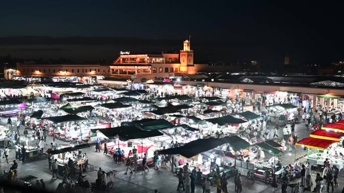 高角度观察摩洛哥马拉喀什的Djemma El Fna夜晚