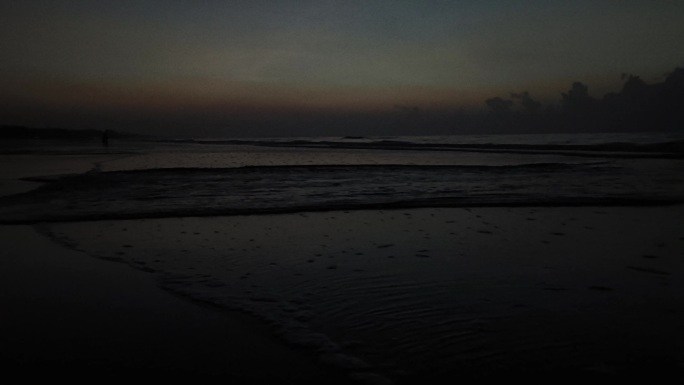 海浪声海滩晨曦晨光海边东方破晓天空蒙蒙亮