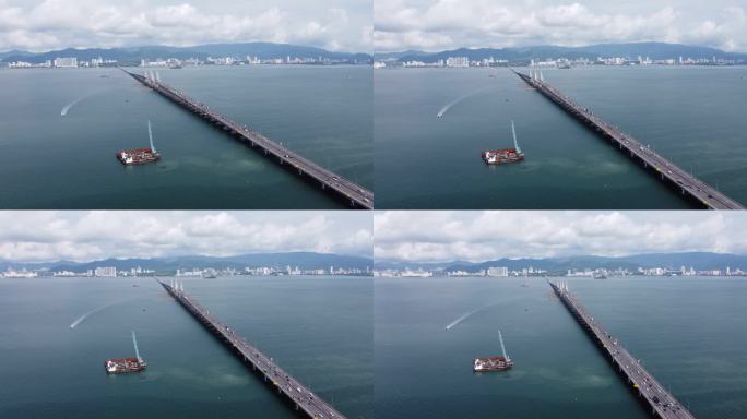 槟城大桥与船的打桩视图