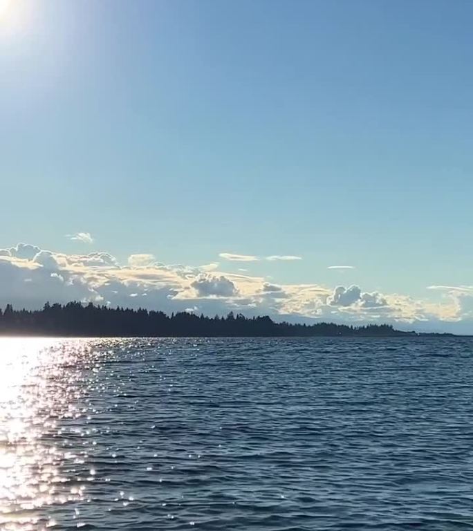 太阳落在石头海滩上，反射太平洋非常安静和平静，没有波浪放松的音乐背景，标题和广告Parksville