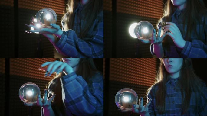一名年轻女子在玩玻璃球接球杂耍