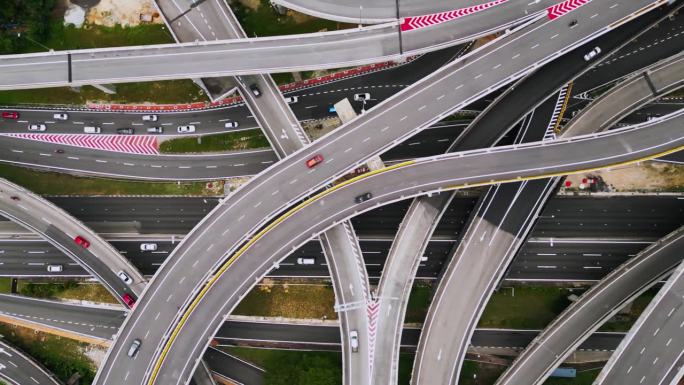 无人机拍摄的马来西亚吉隆坡多车道高速公路