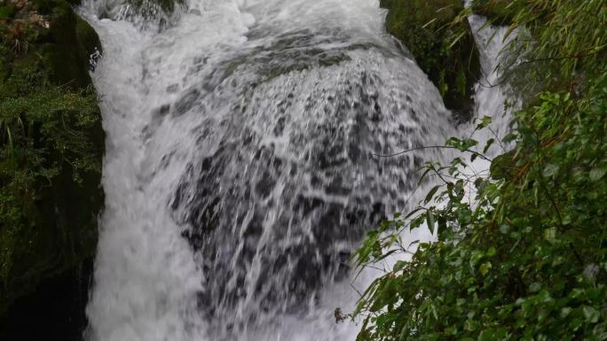 4K拍摄瀑布河谷激流
