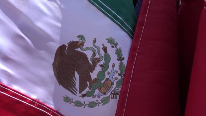 墨西哥国旗在独立假期出售。