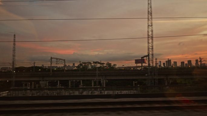 高铁火车窗外唯美黄昏风景