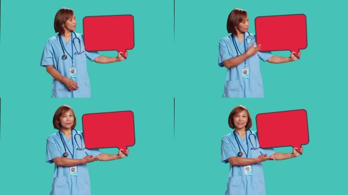 护士举着红色的演讲泡泡牌