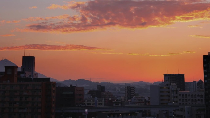 福冈县北九州市美丽的日落和建筑物