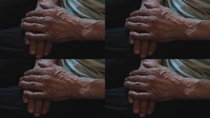 年迈父亲布满皱纹的双手，选择性的专注，退休老人手上的静脉和皱纹。概念老人，老年。