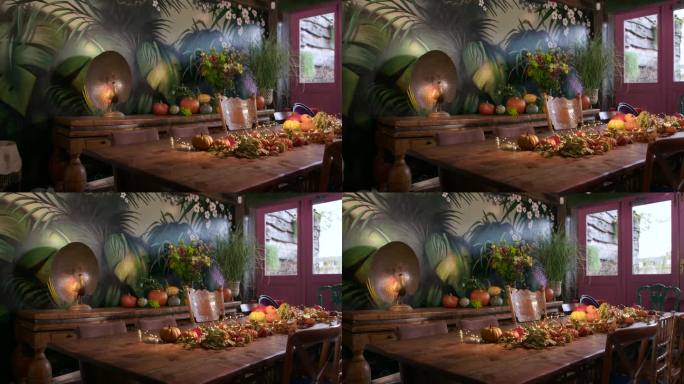 感恩节餐桌桌子内部温馨温暖