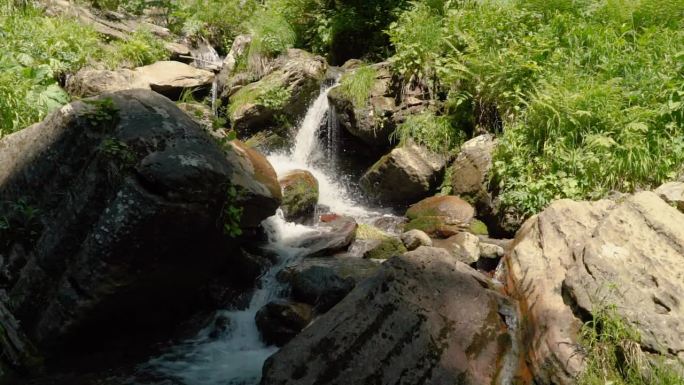 野山河瀑布水清