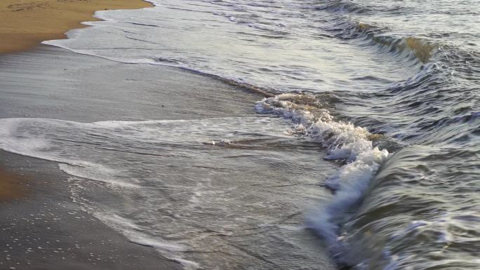 沙滩海水特写潮汐浪花拍打海岸海边涨潮退潮