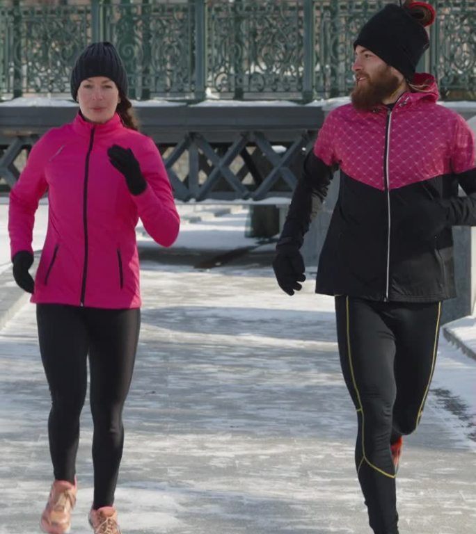 Vertical Screen: Cheerful people jogging together 