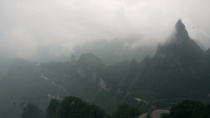 天门山天门山雨雾