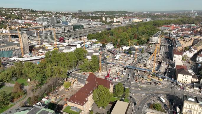 阳光明媚的日子斯图加特市中心火车站广场建筑院子鸟瞰图4k德国