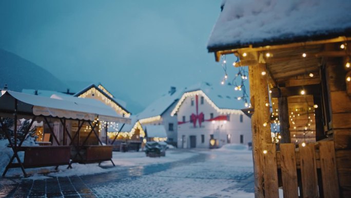 SLO MO圣诞市场位于朱利安阿尔卑斯山的一个田园诗般的小镇