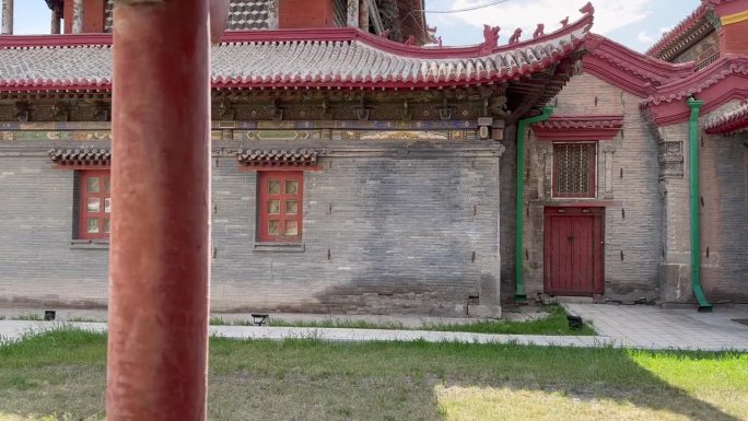 蒙古乌兰巴托古老的木制修道院。佛寺的院子。