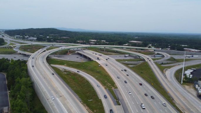无人机拍摄的南卡罗来纳格林维尔门户项目的I-85和I-385。
