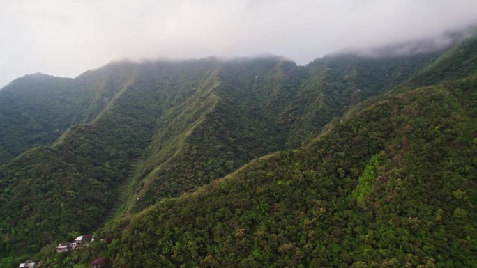 山区地形的空中一瞥