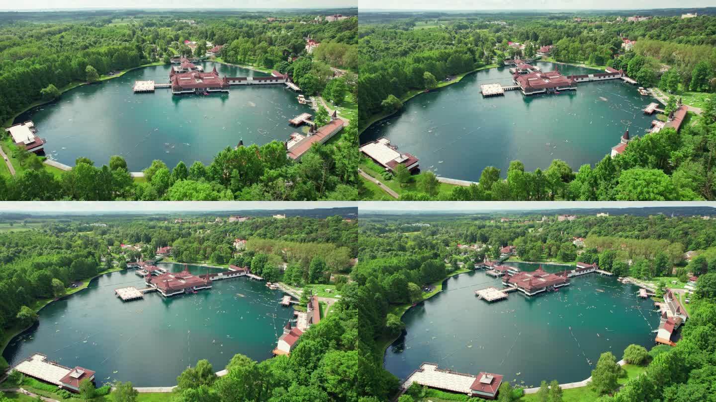 匈牙利的天然热湖赫维兹，鸟瞰图。