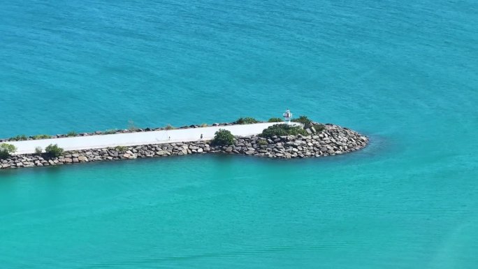 绿松石海和绿色田野格泽城市无人机视频，格泽西诺普，土耳其(土耳其语)