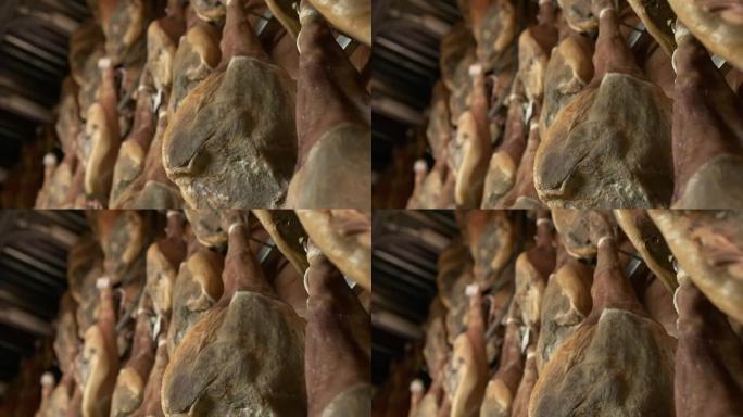 雅蒙塞拉诺猪腿厂悬挂着伊比利亚火腿腿。伊比利亚火腿的加工过程