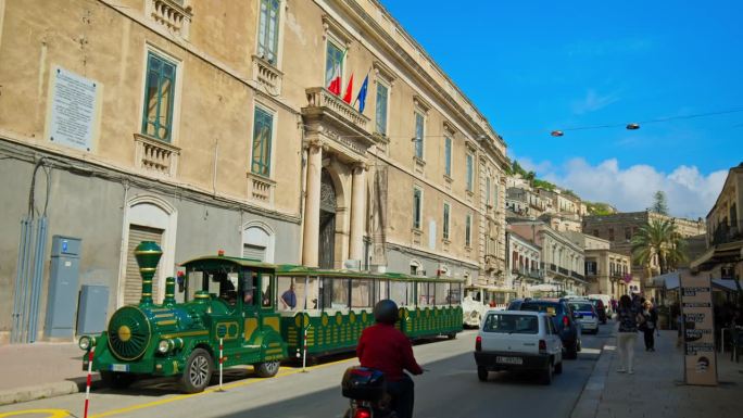 西西里岛莫迪卡的巴洛克式电车之旅。