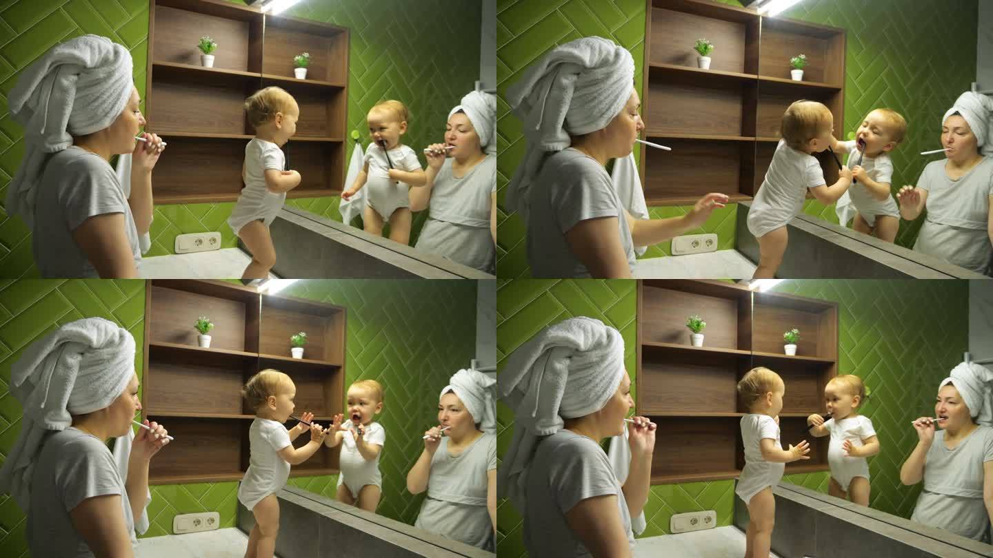女人和小孩看着大镜子刷牙