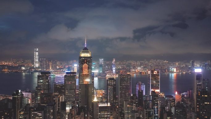 香港夜空鸟瞰图。市中心夜景高级
