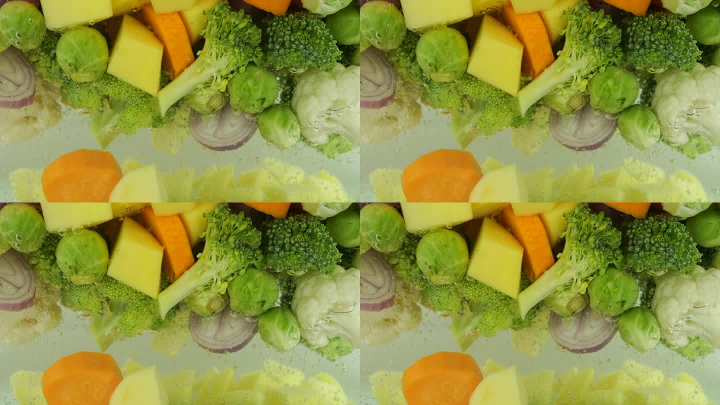 用带气泡的沸水煮汤用的蔬菜拌料。