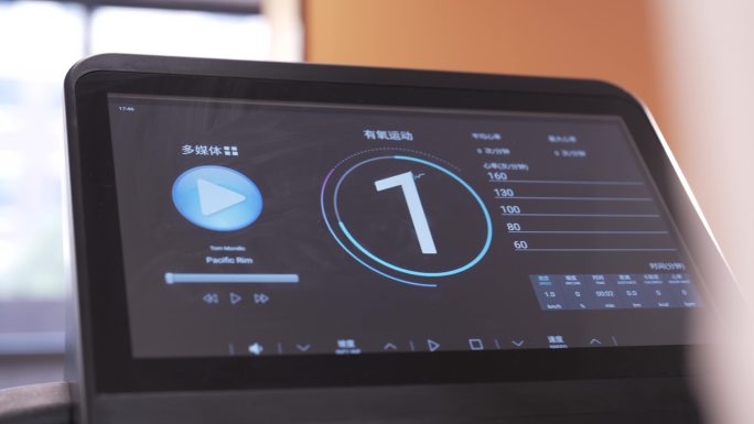 4K阳光男生健身房跑步机跑步锻炼健身7