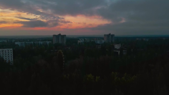 乌克兰切尔诺贝利隔离区普里皮亚季市的日落景色