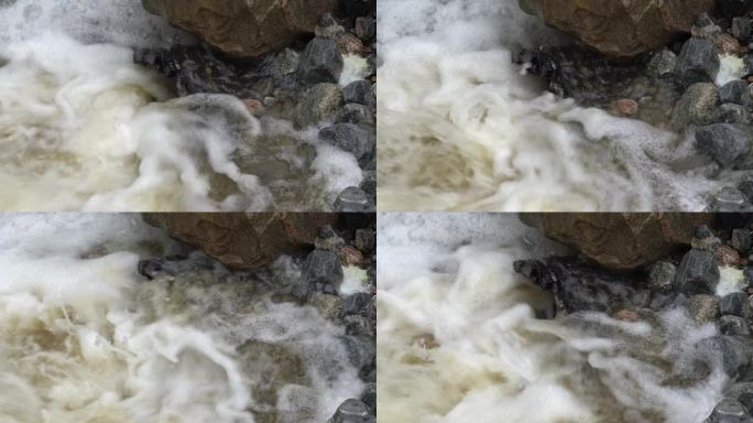 排水管在暴雨和洪水期间不能吸收所有的水-高水位排水管特写-暴雨和气候概念的洪水