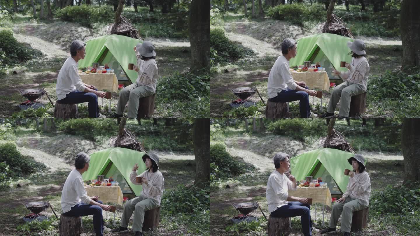 一对在大自然中露营的日本夫妇