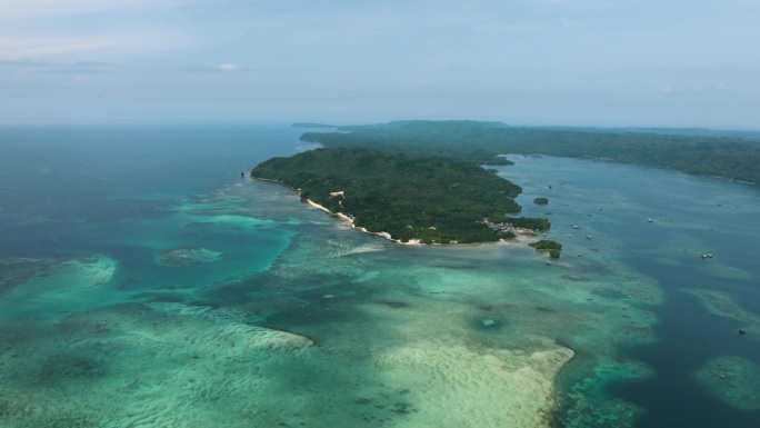热带岛屿在巴罗博，苏里高德尔南。菲律宾。