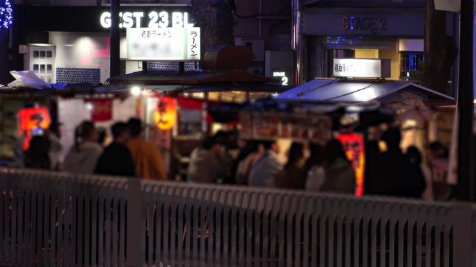 日本福冈博多:中须地区的街头小吃摊。