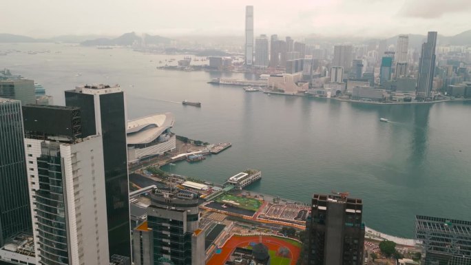 无人机拍摄的中国香港市景鸟瞰图。